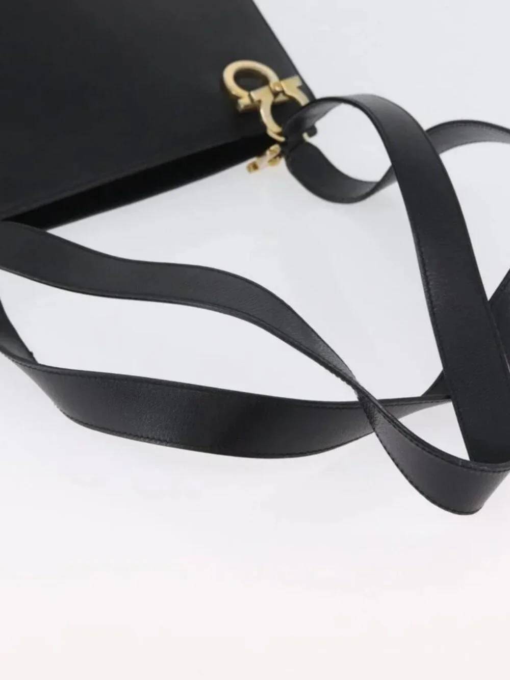 Salvatore Ferragamo Gancini Shoulder Bag Leather Black Gold Auth AMZ436